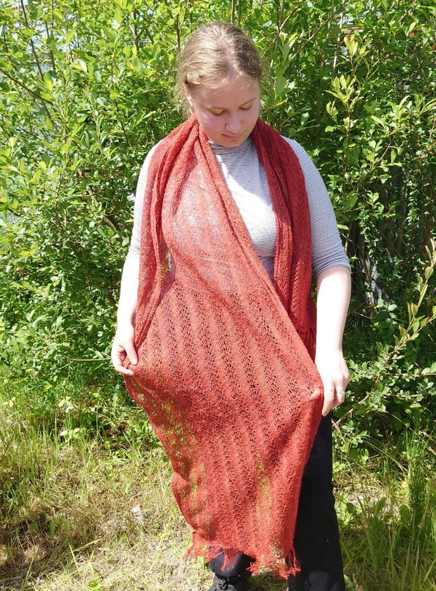 LÁSA DEARG is shown here by Wiki. Wiki is about 160cm/5"2 tall.&nbsp;  Size: 118x50cm / 72 x 20in  100% Nettle fibre Dye: Madder