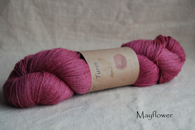 Turin yarn dyed with lac