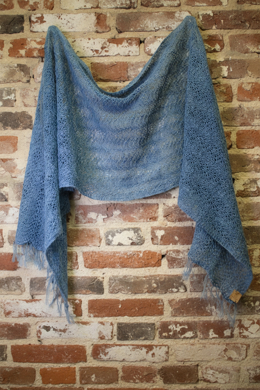 Cozy Alpaca Poncho Weaving Pattern - Gist Yarn, image size:832x1248