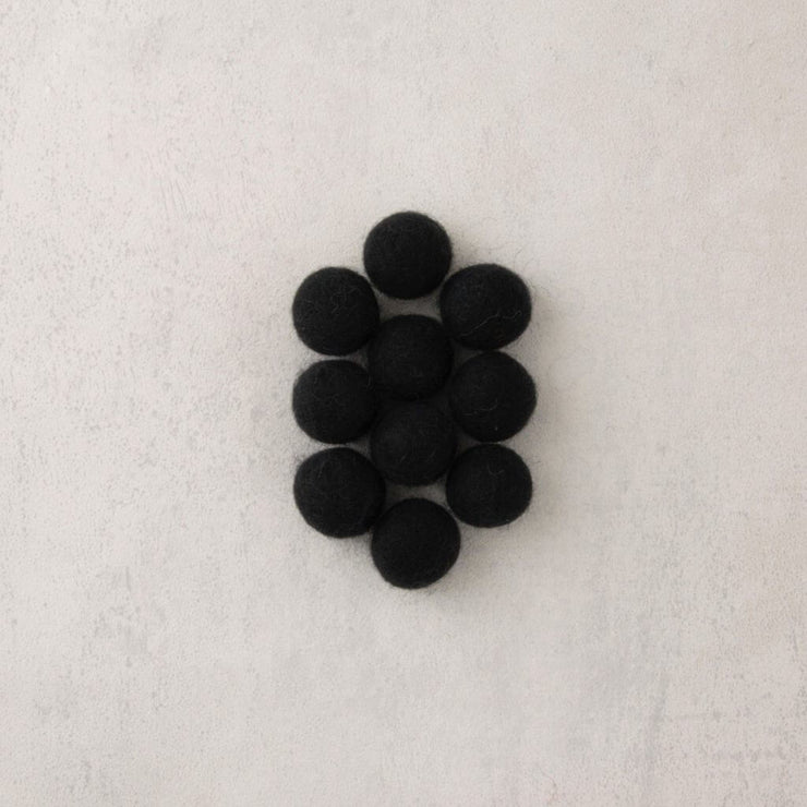 18mm black felted beads