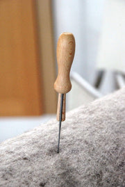 Single needle holder