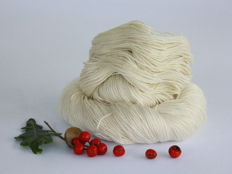 YETI SNOW ~ Yak & Silk yarn 